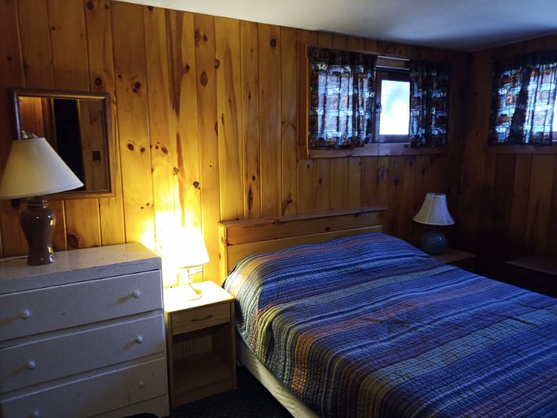 Porter's Cottages cabin bedroom