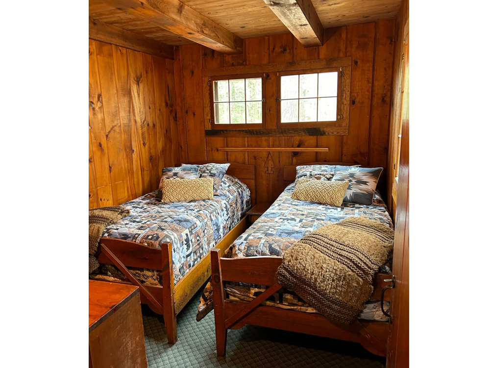 Twin beds in Porter's Cottages cabin